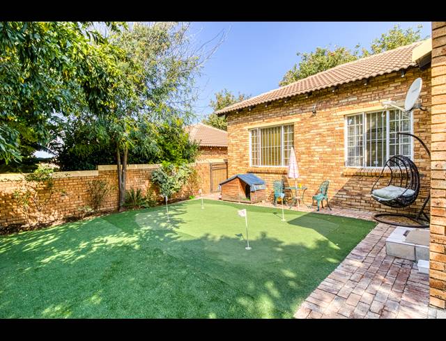 3 BEDROOM SECTIONAL TITLE RENTED IN NORTH RIDING